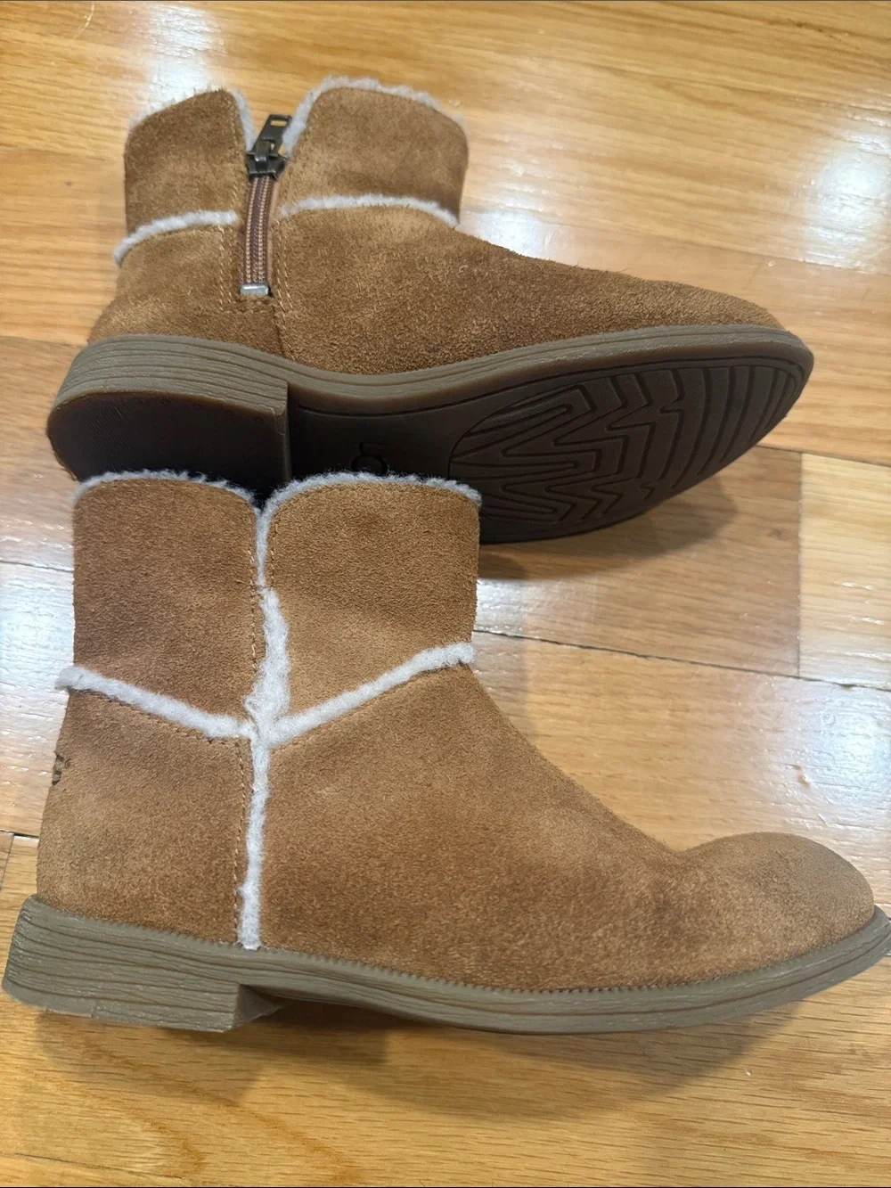 Ugg girls Colette chestnut suede ankle side zipper boots size 11.